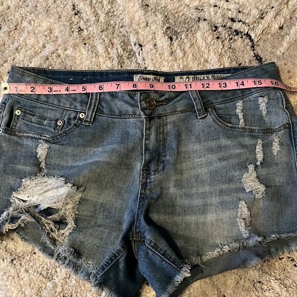 Women’s jean shorts size 9 - Picture 6 of 8